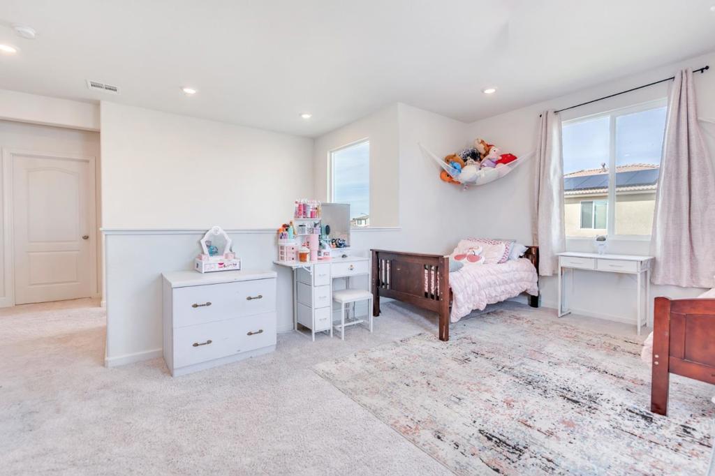 341 Manchester Dr, Los Banos, CA 93635