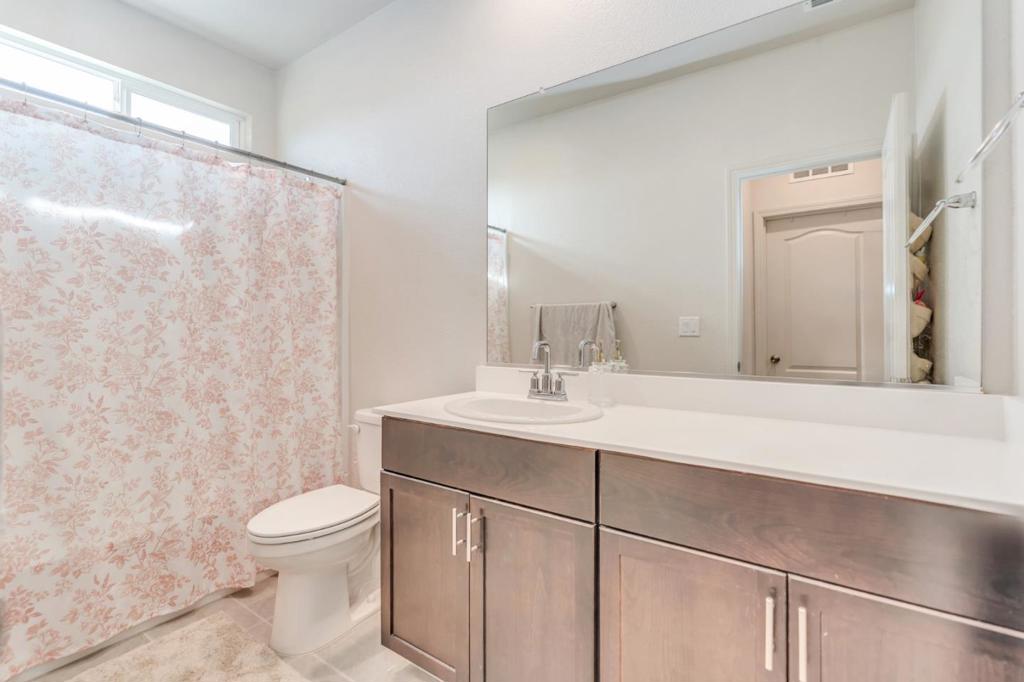 341 Manchester Dr, Los Banos, CA 93635