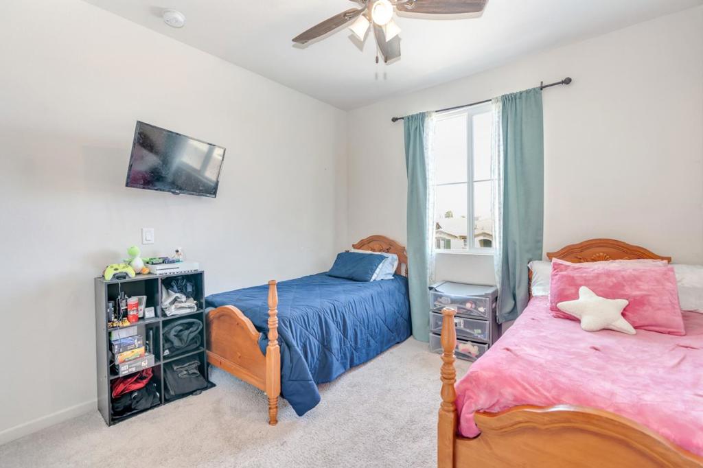 341 Manchester Dr, Los Banos, CA 93635