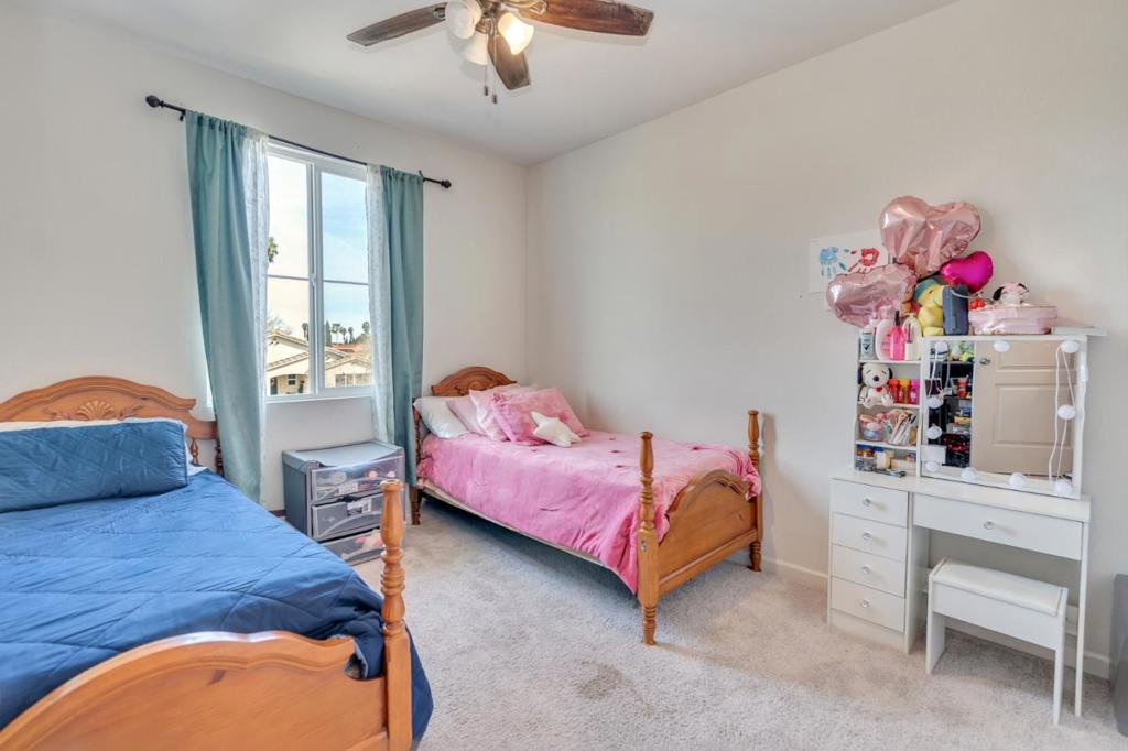 341 Manchester Dr, Los Banos, CA 93635