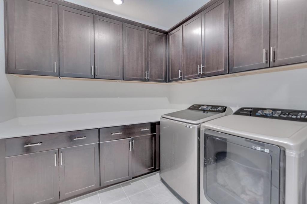 341 Manchester Dr, Los Banos, CA 93635