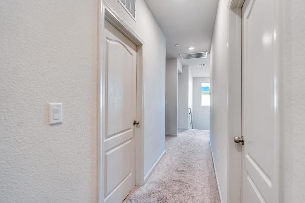 341 Manchester Dr, Los Banos, CA 93635