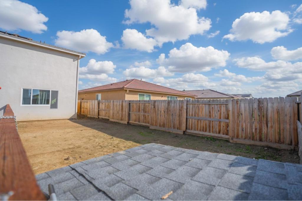 341 Manchester Dr, Los Banos, CA 93635