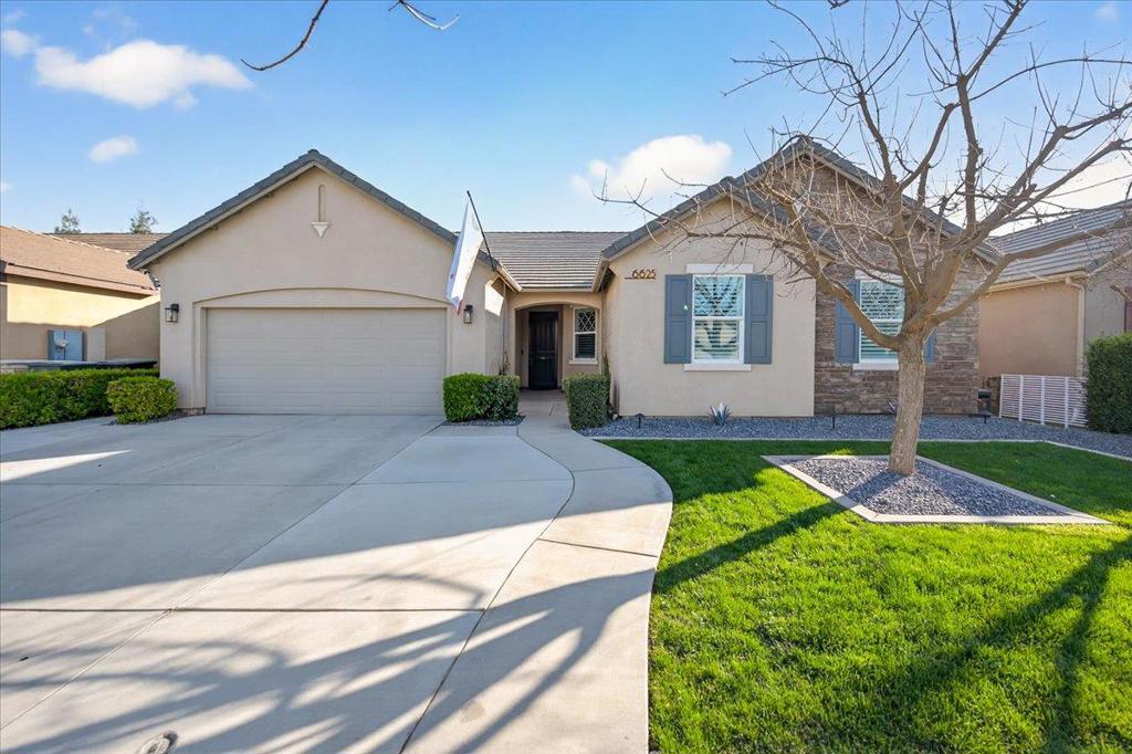 6625 W Vine Ct, Visalia, CA 93291