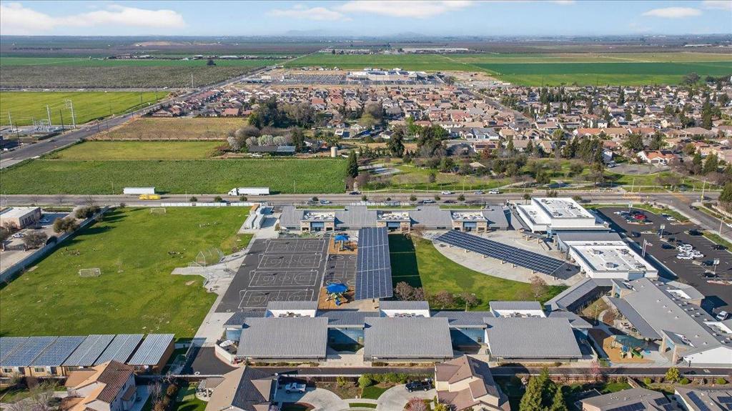 6625 W Vine Ct, Visalia, CA 93291