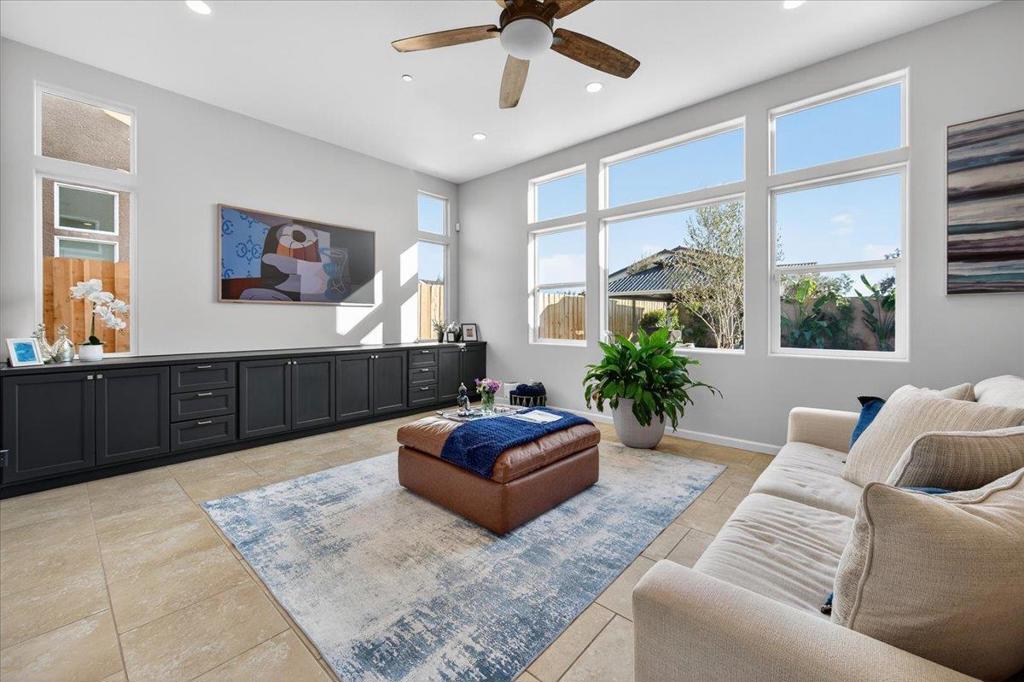 6625 W Vine Ct, Visalia, CA 93291