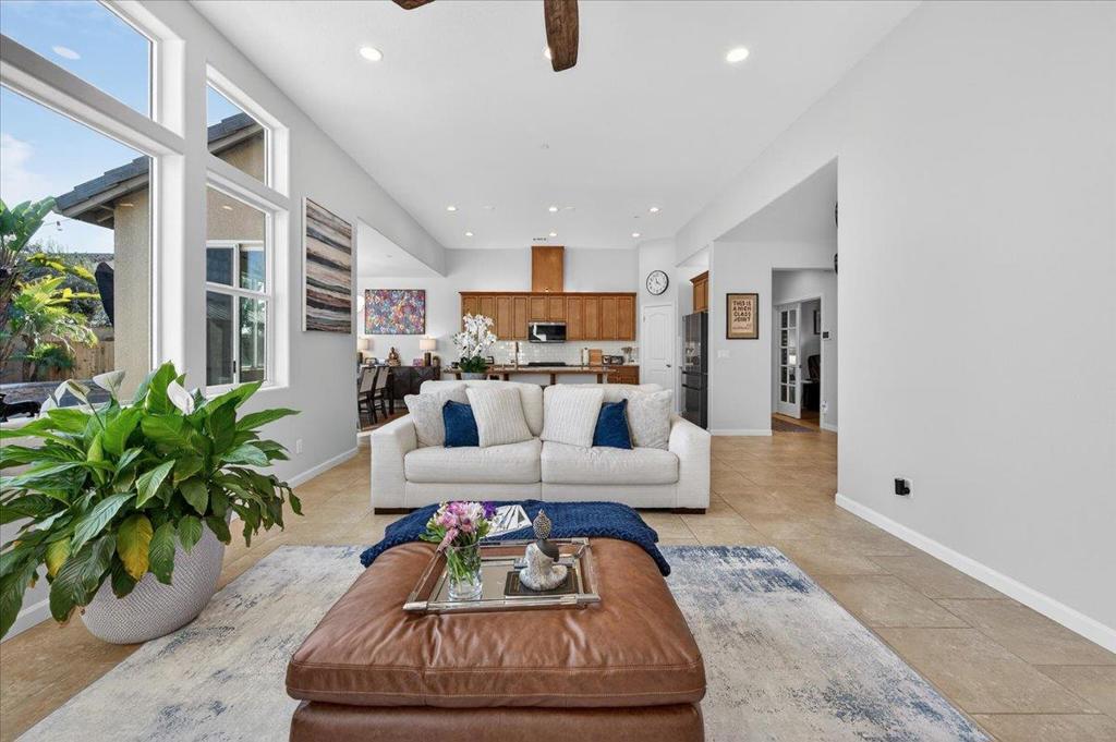 6625 W Vine Ct, Visalia, CA 93291