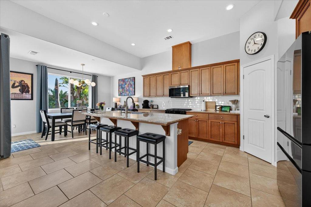 6625 W Vine Ct, Visalia, CA 93291