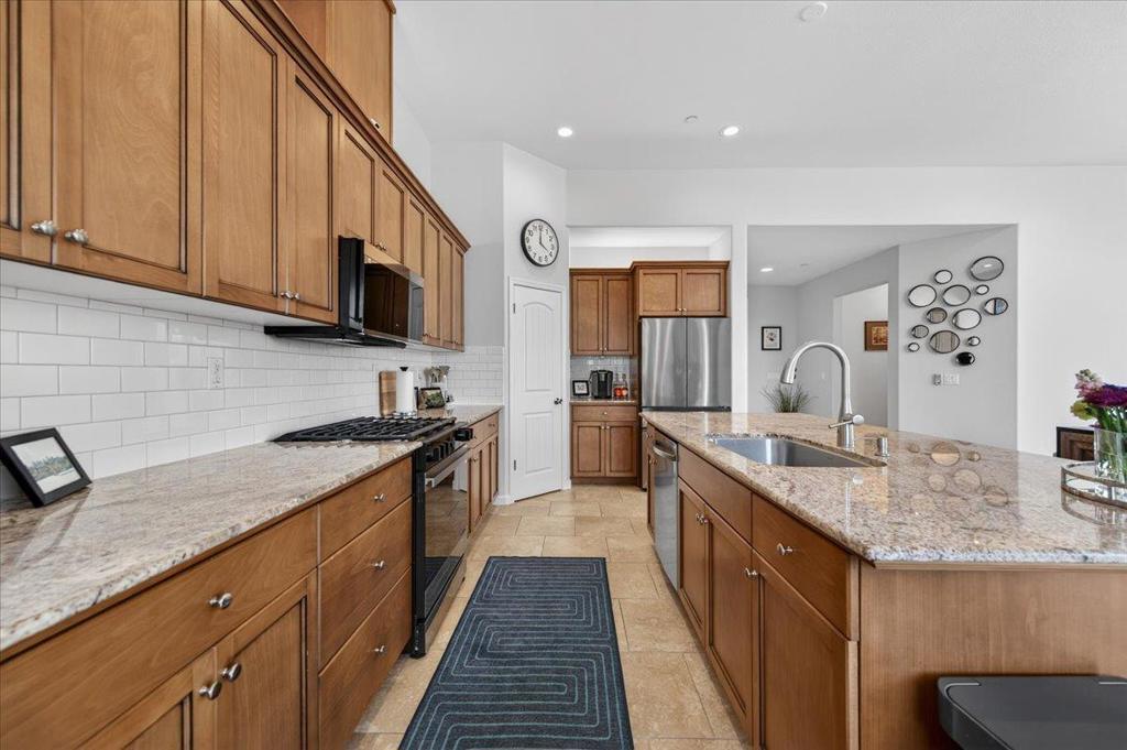 6625 W Vine Ct, Visalia, CA 93291