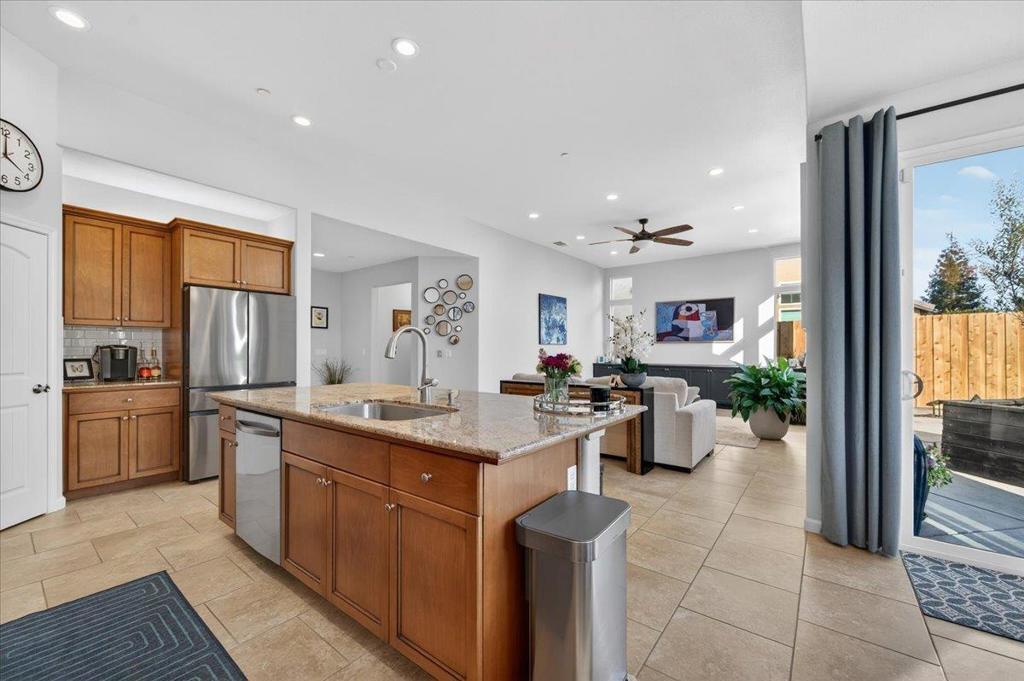 6625 W Vine Ct, Visalia, CA 93291