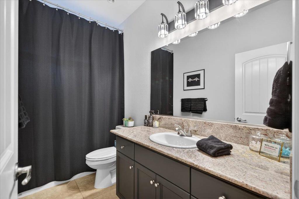 6625 W Vine Ct, Visalia, CA 93291