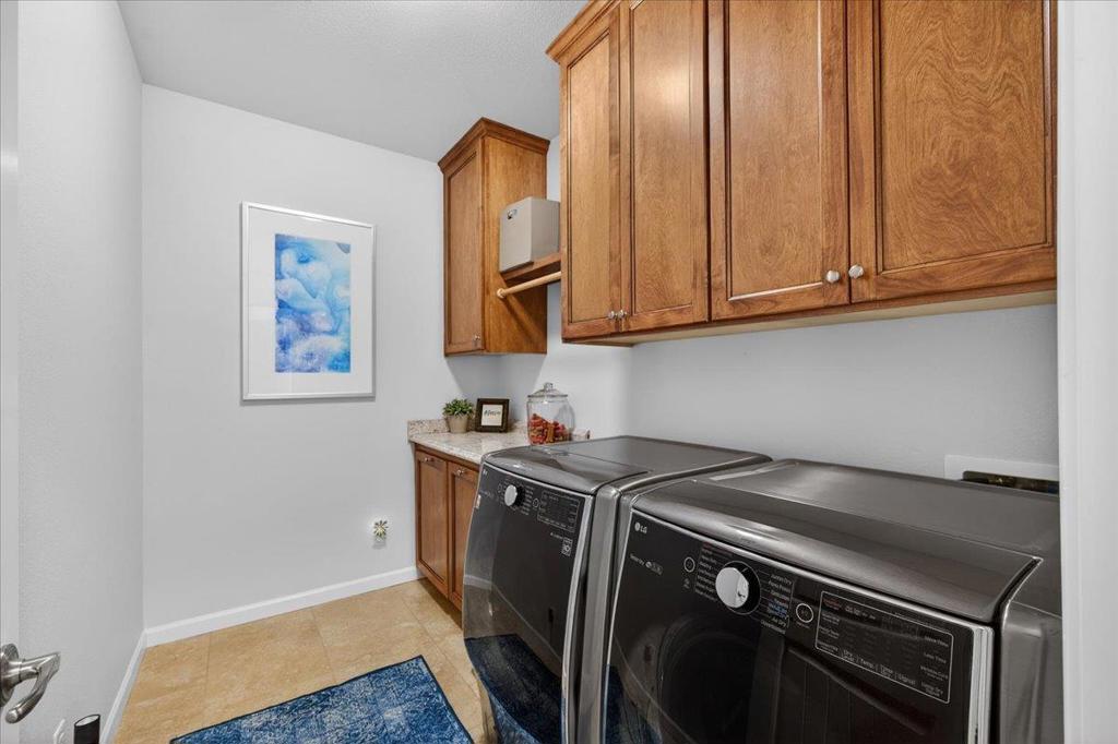 6625 W Vine Ct, Visalia, CA 93291