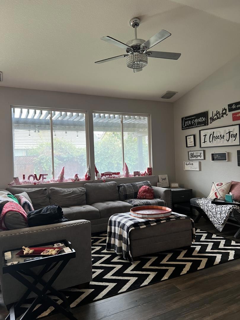 1976 Reading Way, Manteca, CA 95337