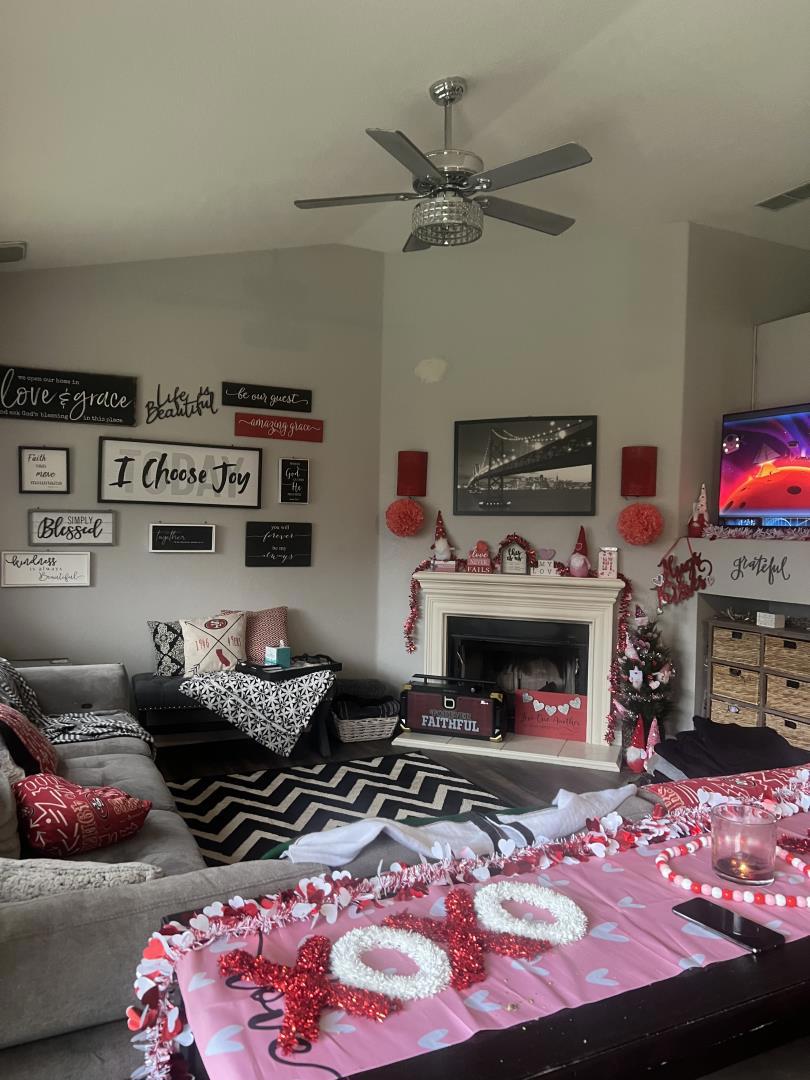 1976 Reading Way, Manteca, CA 95337