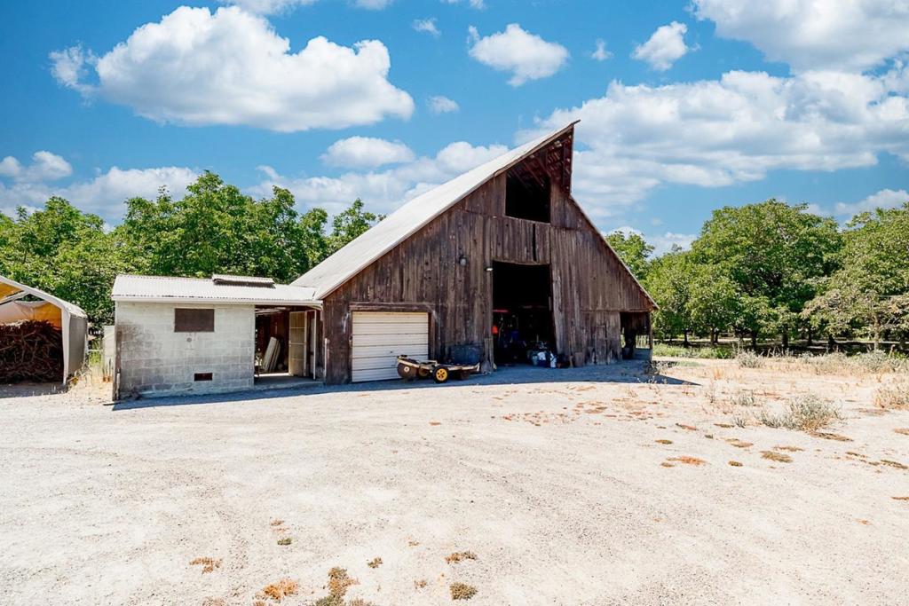 3719 N Hart Rd, Modesto, CA 95358