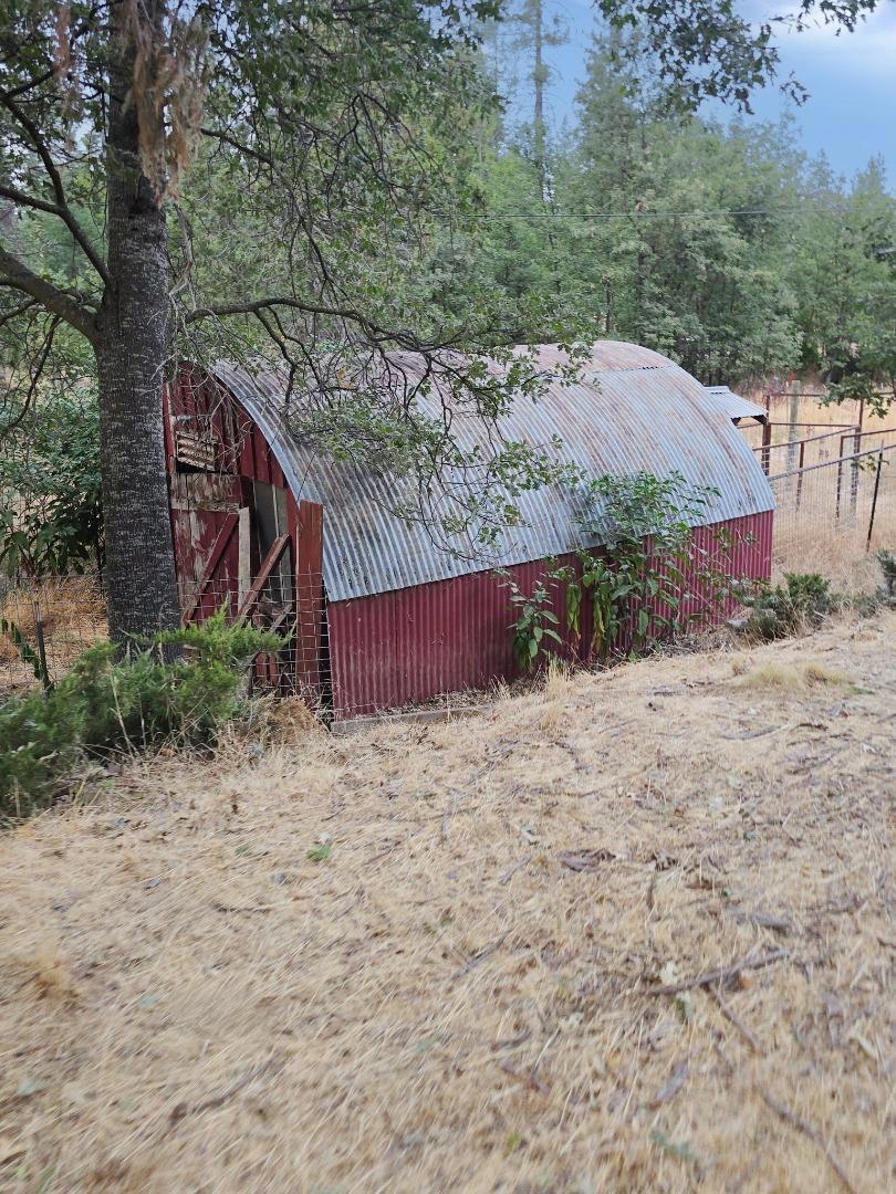 9751 Ernst Rd, Coulterville, CA 95311