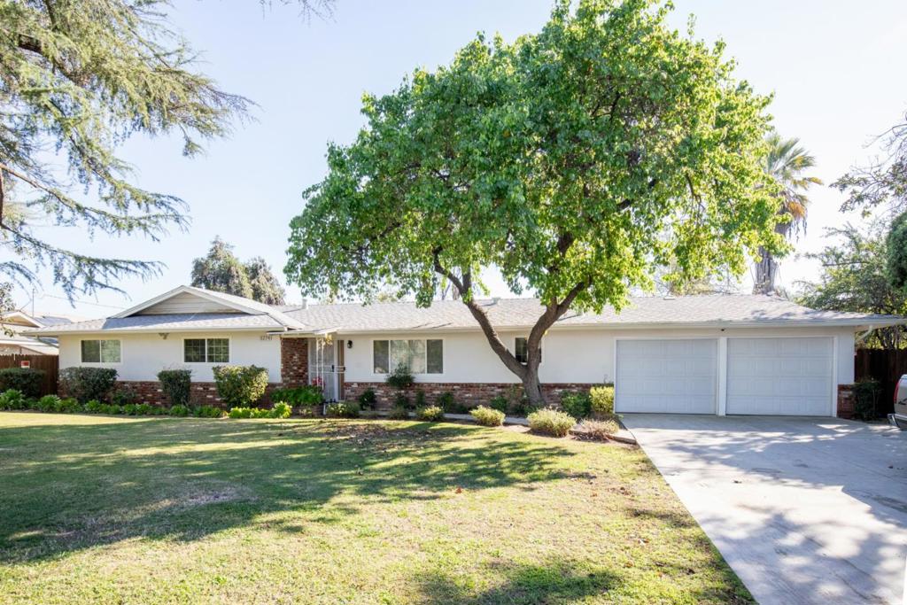 5274 N Nantucket Ave, Fresno, CA 93704