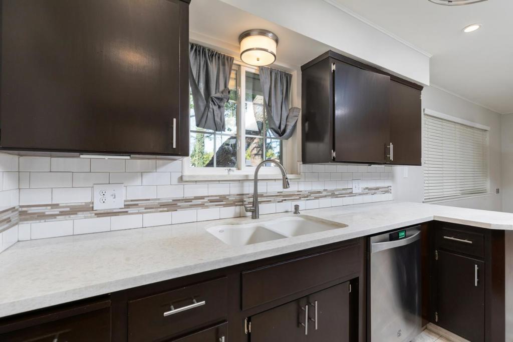 5274 N Nantucket Ave, Fresno, CA 93704