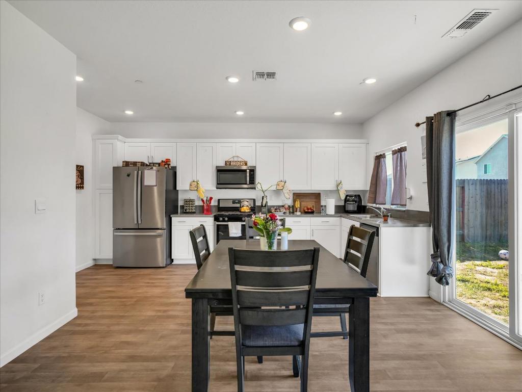 1415 Crimson Ln, Manteca, CA 95336