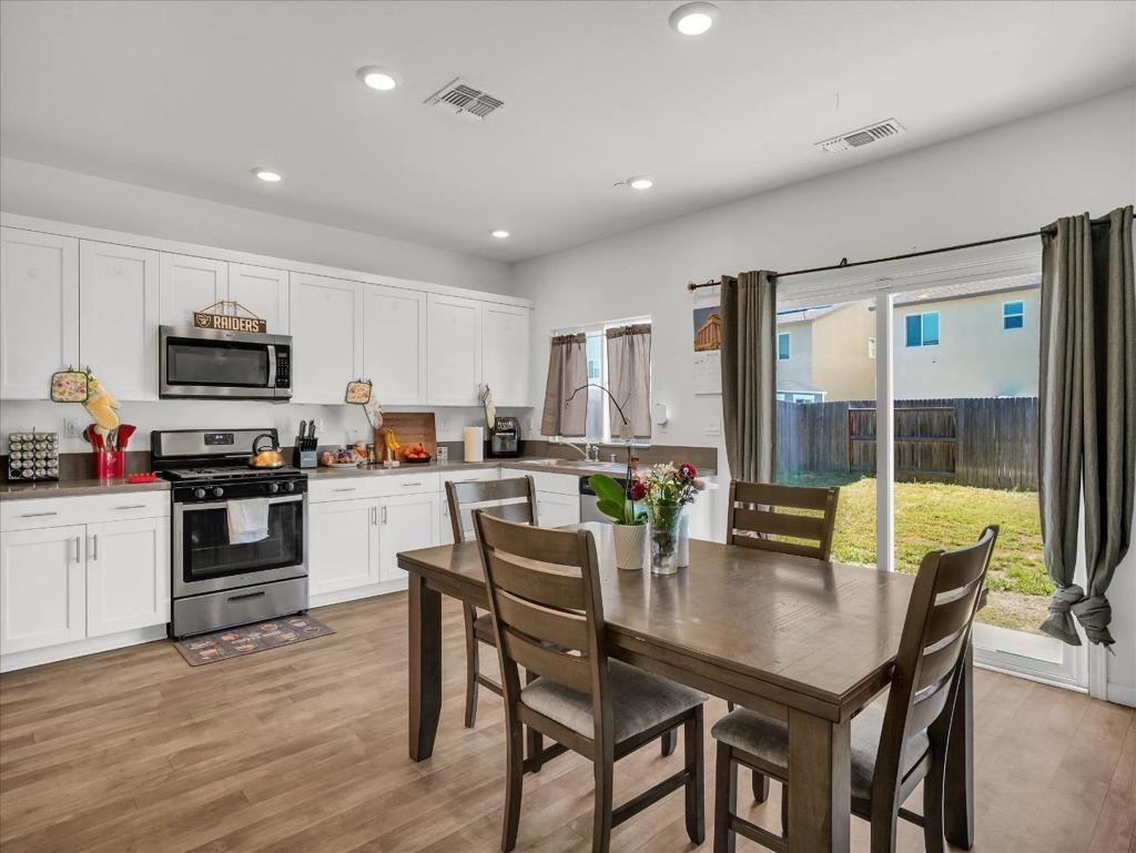 1415 Crimson Ln, Manteca, CA 95336