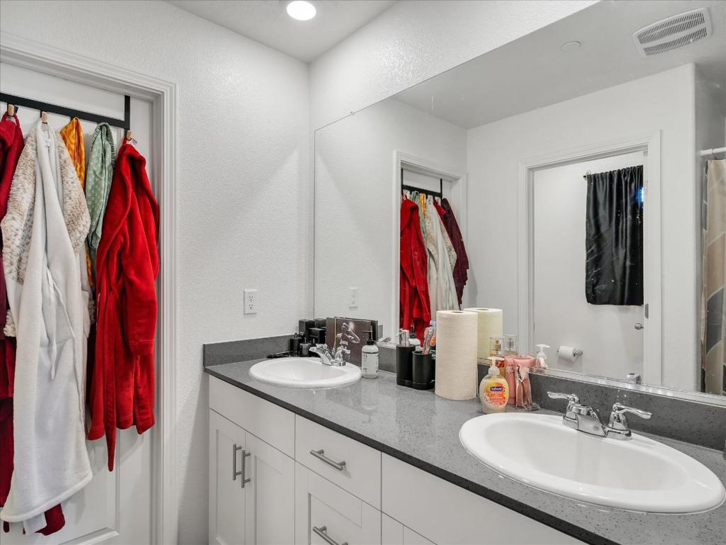 1415 Crimson Ln, Manteca, CA 95336