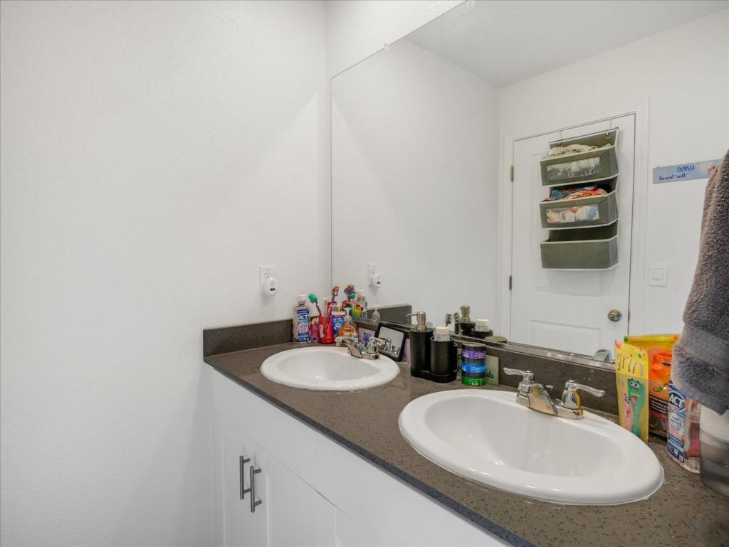 1415 Crimson Ln, Manteca, CA 95336