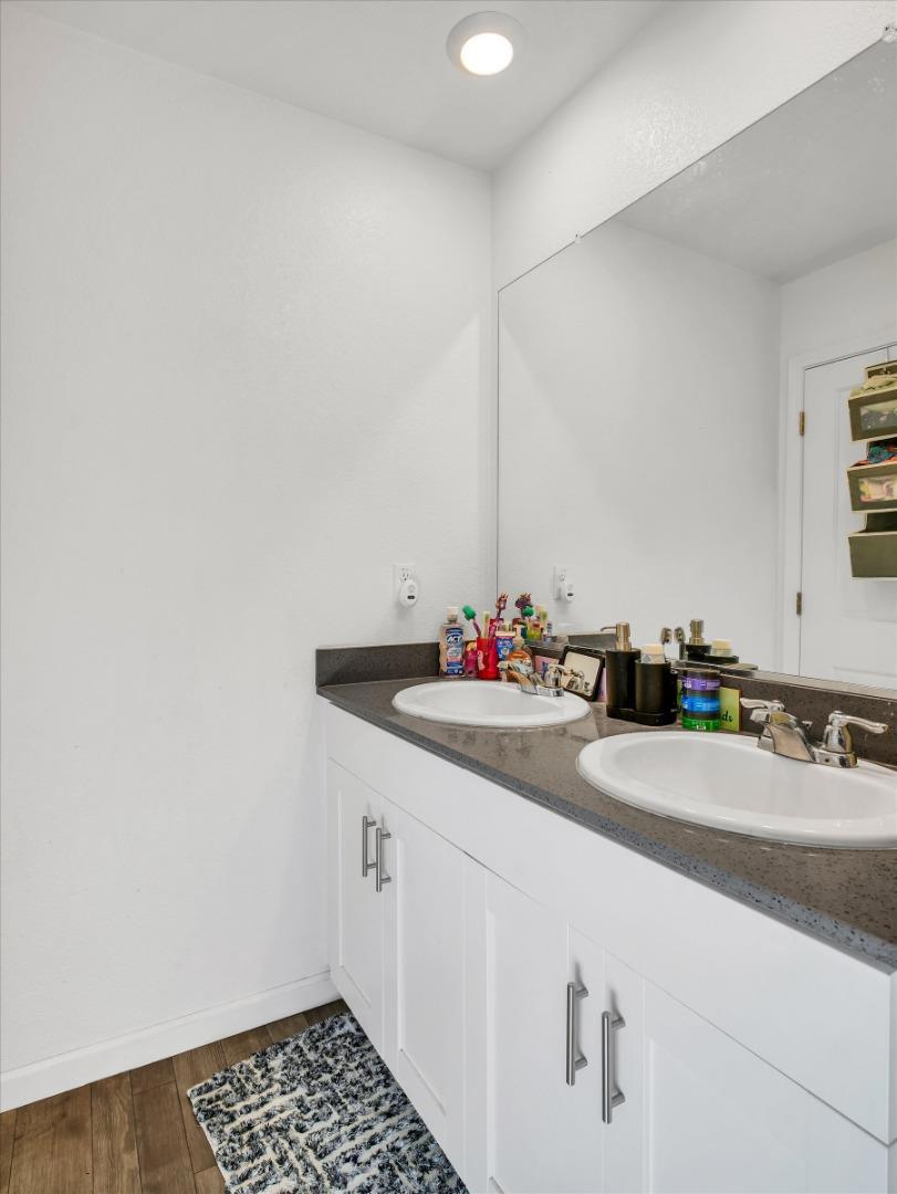 1415 Crimson Ln, Manteca, CA 95336