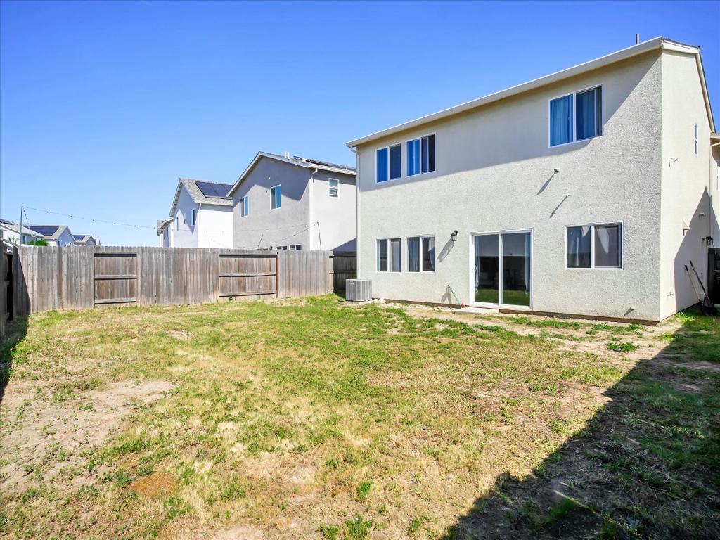 1415 Crimson Ln, Manteca, CA 95336