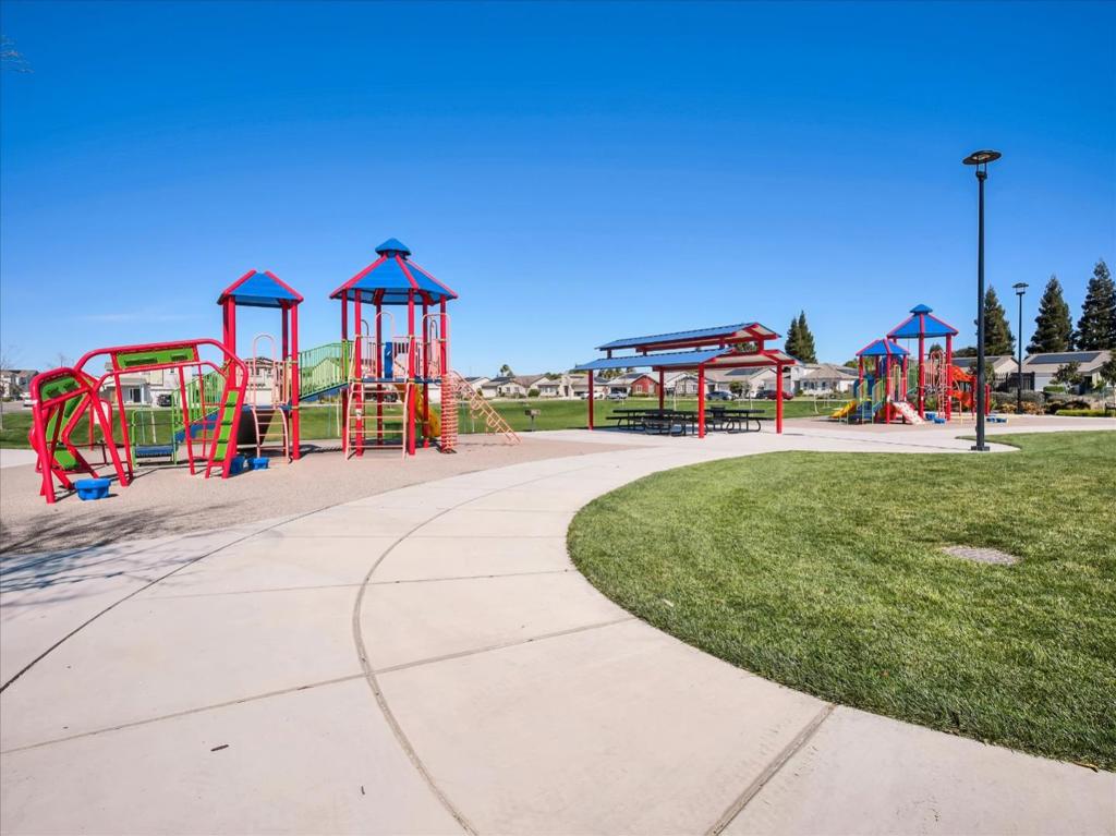 1415 Crimson Ln, Manteca, CA 95336