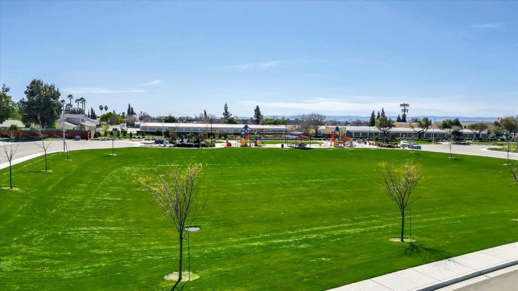 1415 Crimson Ln, Manteca, CA 95336