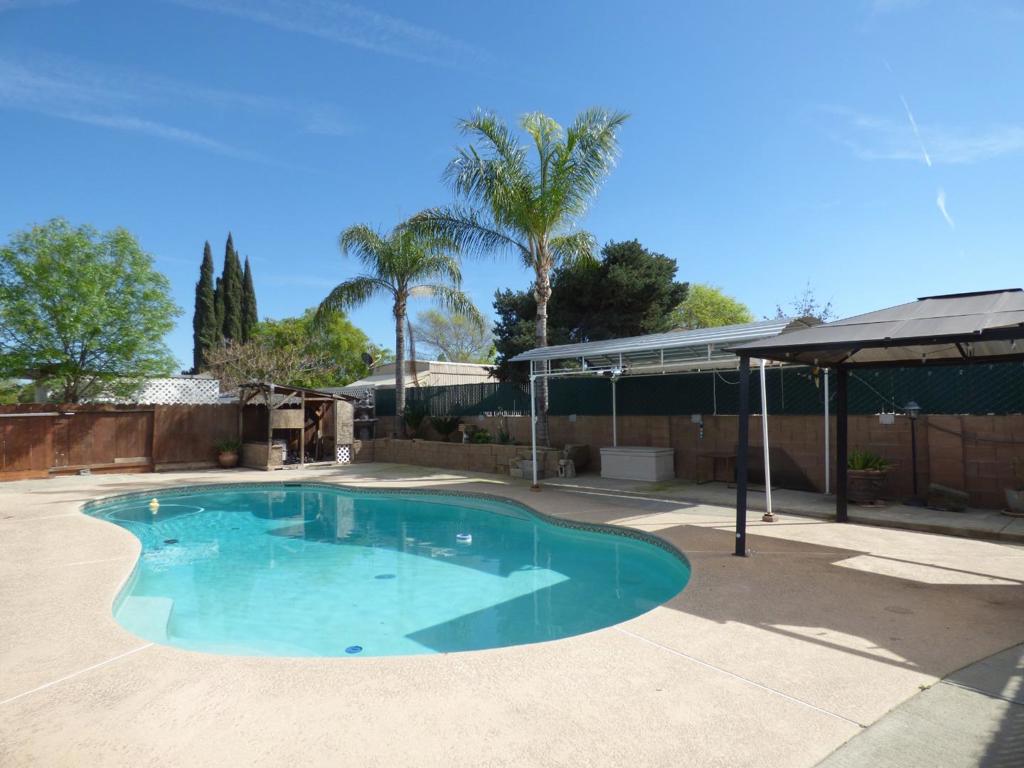 5850 E Ramona Ave, Fresno, CA 93727