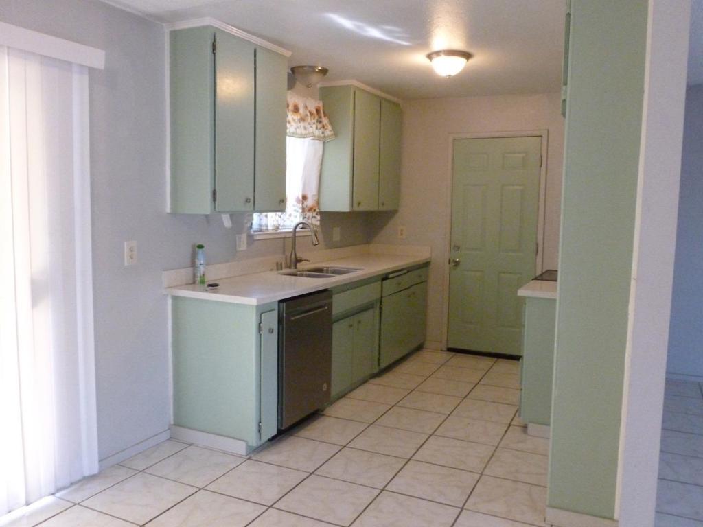 460 SE Jeremy Ct, Oakdale, CA 95361