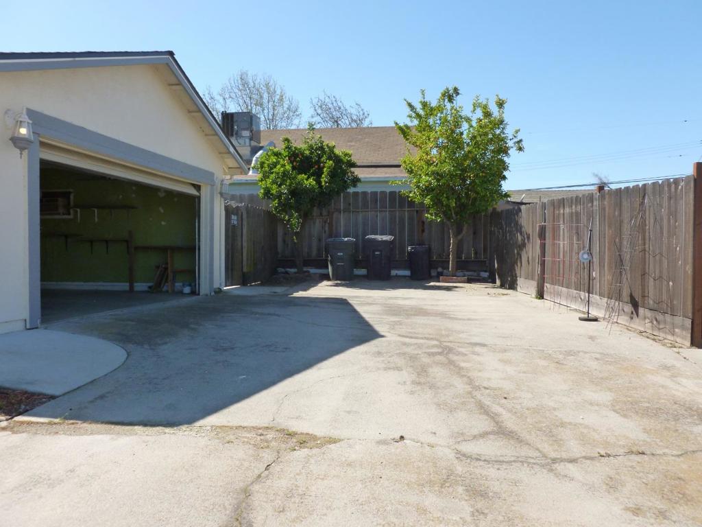 460 SE Jeremy Ct, Oakdale, CA 95361