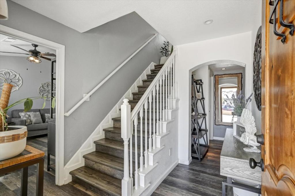 573 Rosewood Ct, Los Banos, CA 93635