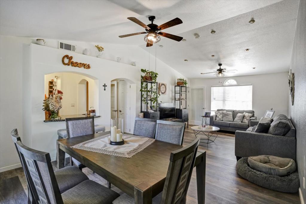 573 Rosewood Ct, Los Banos, CA 93635