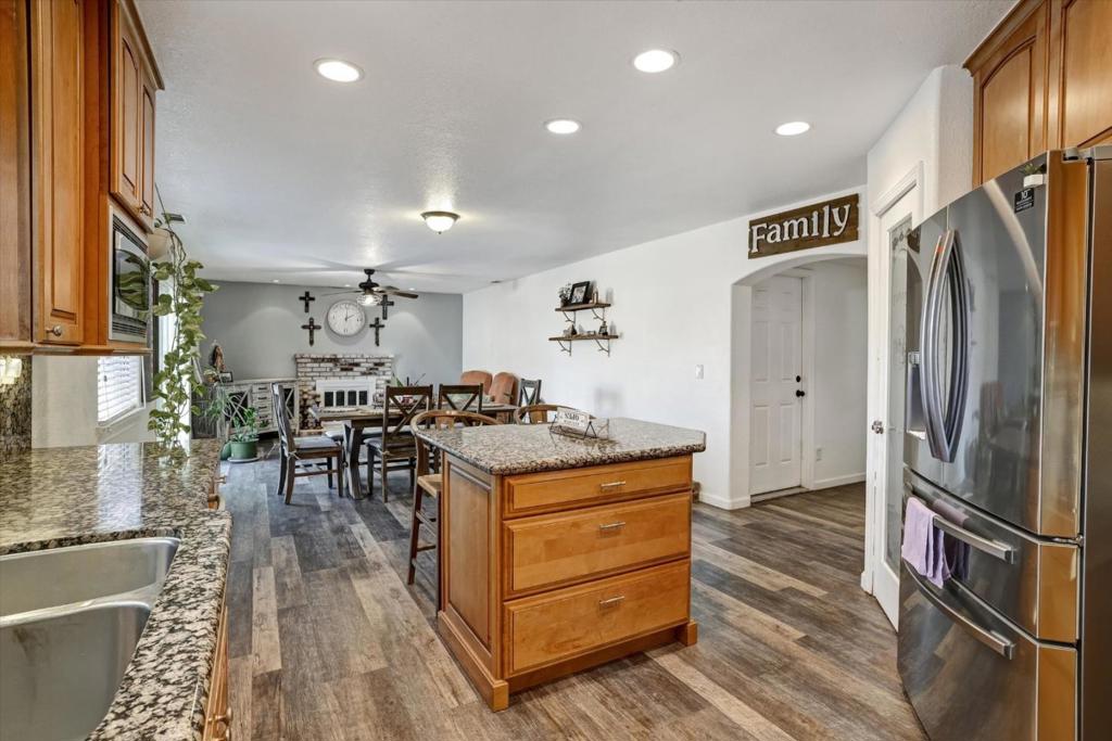 573 Rosewood Ct, Los Banos, CA 93635