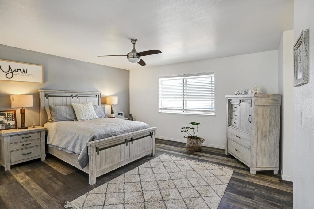 573 Rosewood Ct, Los Banos, CA 93635