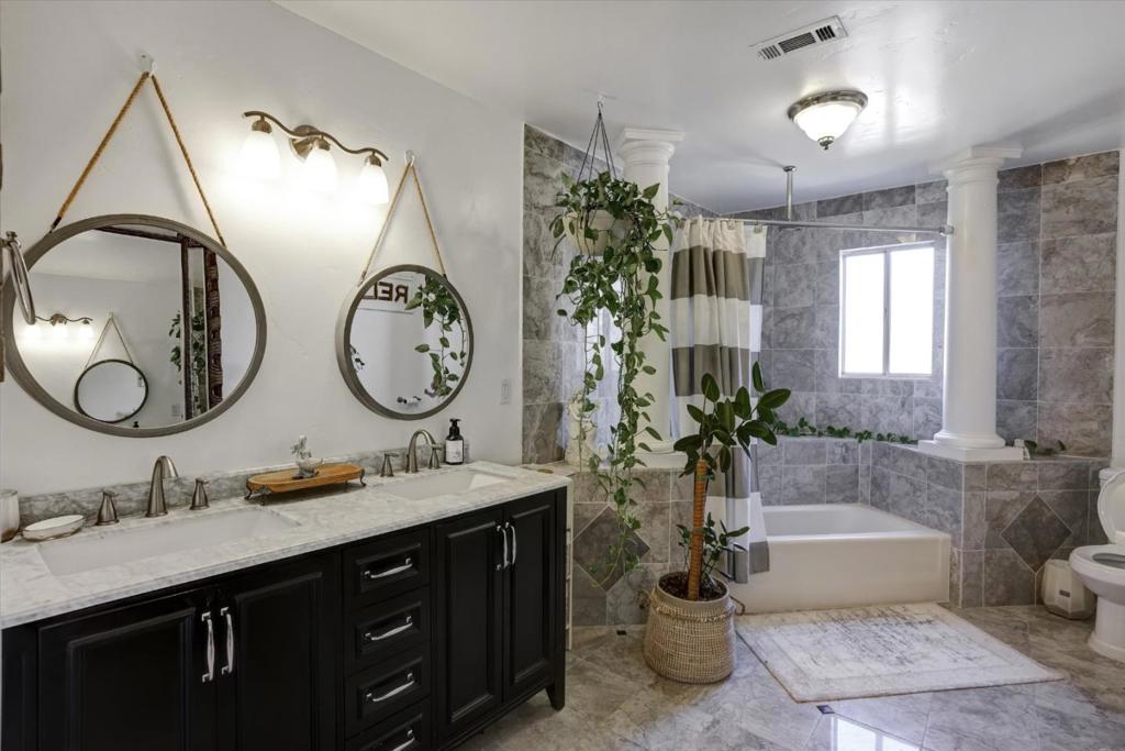 573 Rosewood Ct, Los Banos, CA 93635