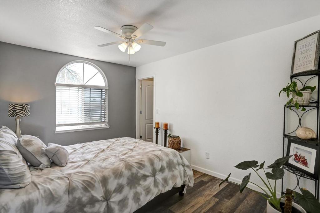 573 Rosewood Ct, Los Banos, CA 93635