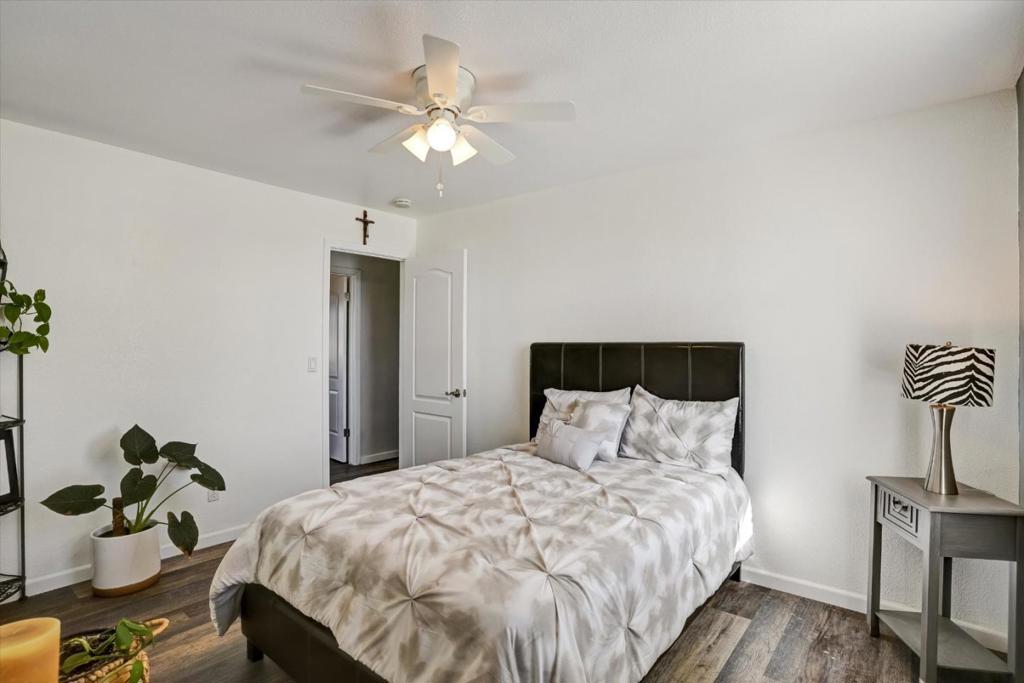 573 Rosewood Ct, Los Banos, CA 93635