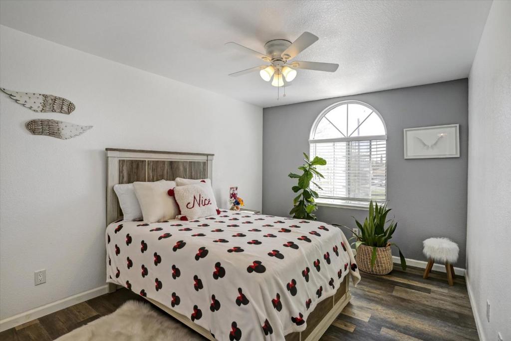 573 Rosewood Ct, Los Banos, CA 93635