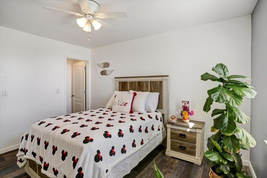 573 Rosewood Ct, Los Banos, CA 93635