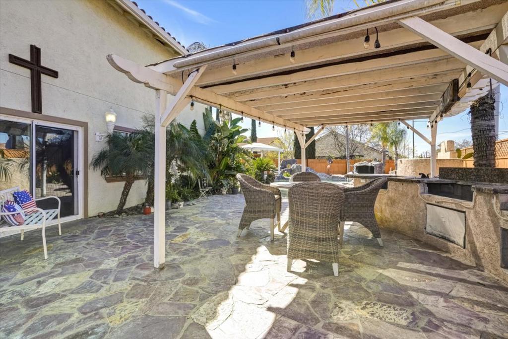 573 Rosewood Ct, Los Banos, CA 93635