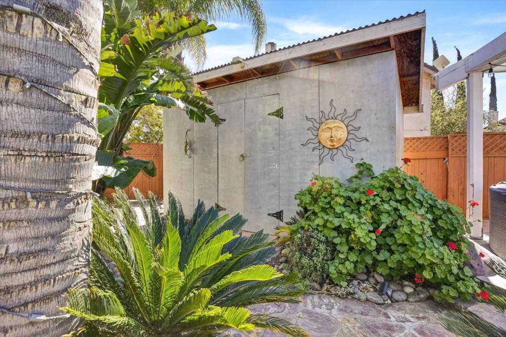 573 Rosewood Ct, Los Banos, CA 93635