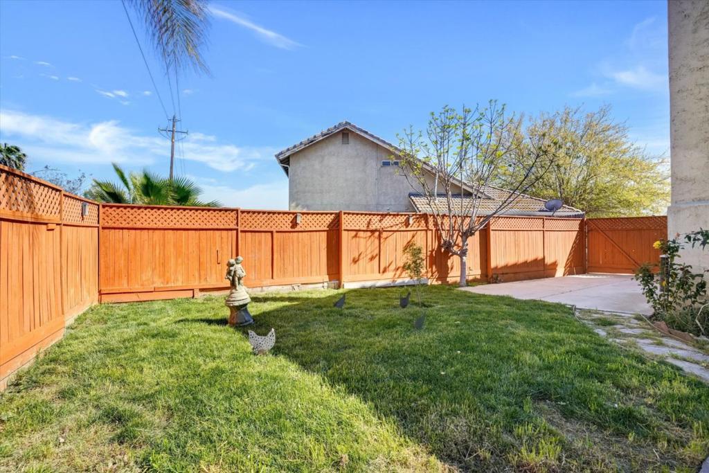573 Rosewood Ct, Los Banos, CA 93635