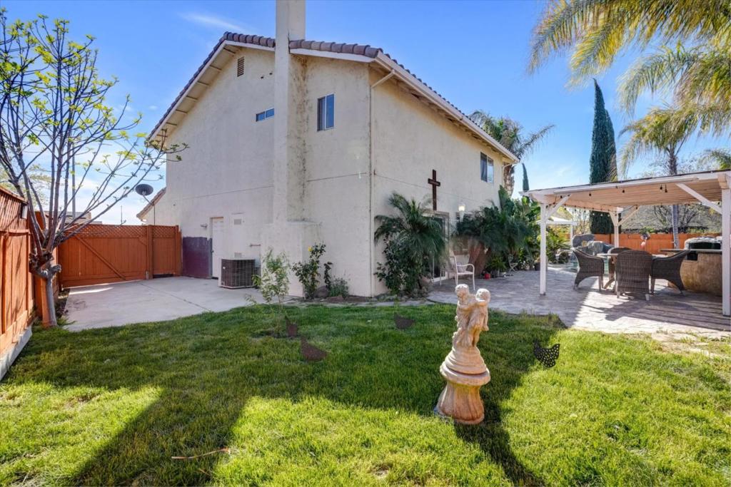 573 Rosewood Ct, Los Banos, CA 93635