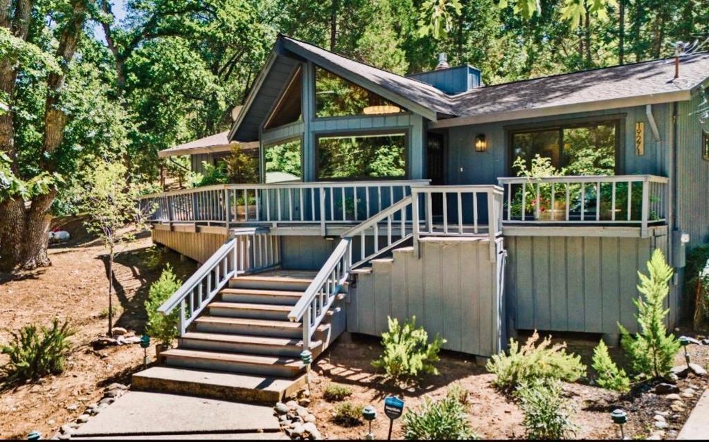 19271 Pine Mountain Dr, Groveland, CA 95321