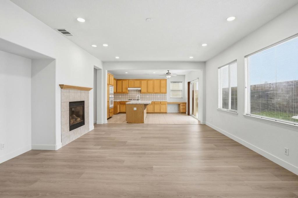 381 Honeybell St, Los Banos, CA 93635