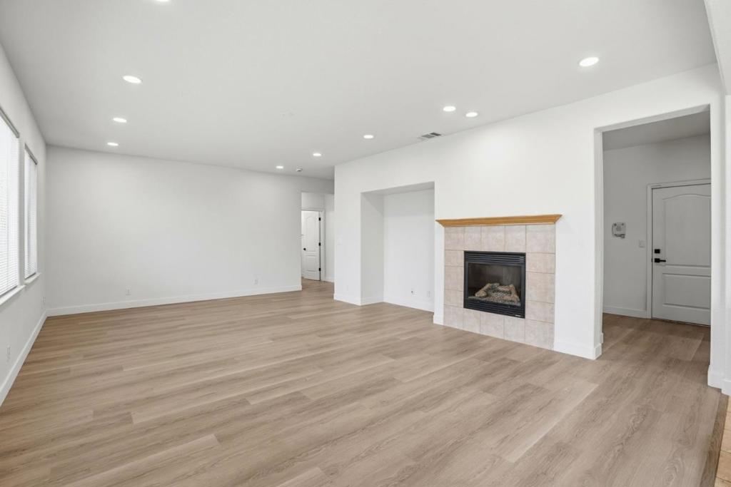 381 Honeybell St, Los Banos, CA 93635