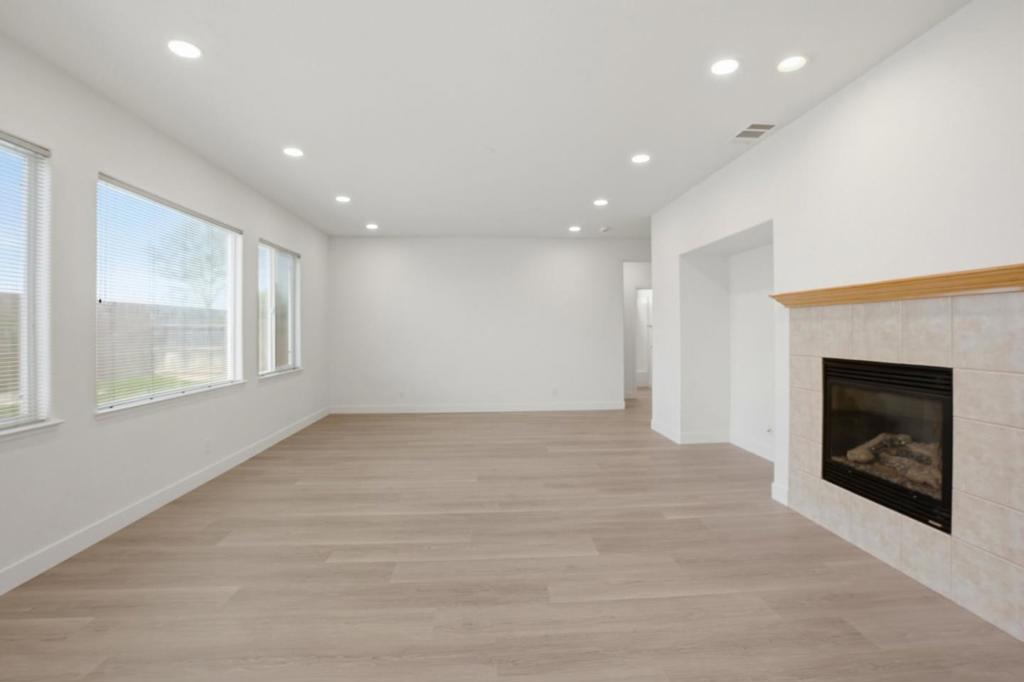 381 Honeybell St, Los Banos, CA 93635